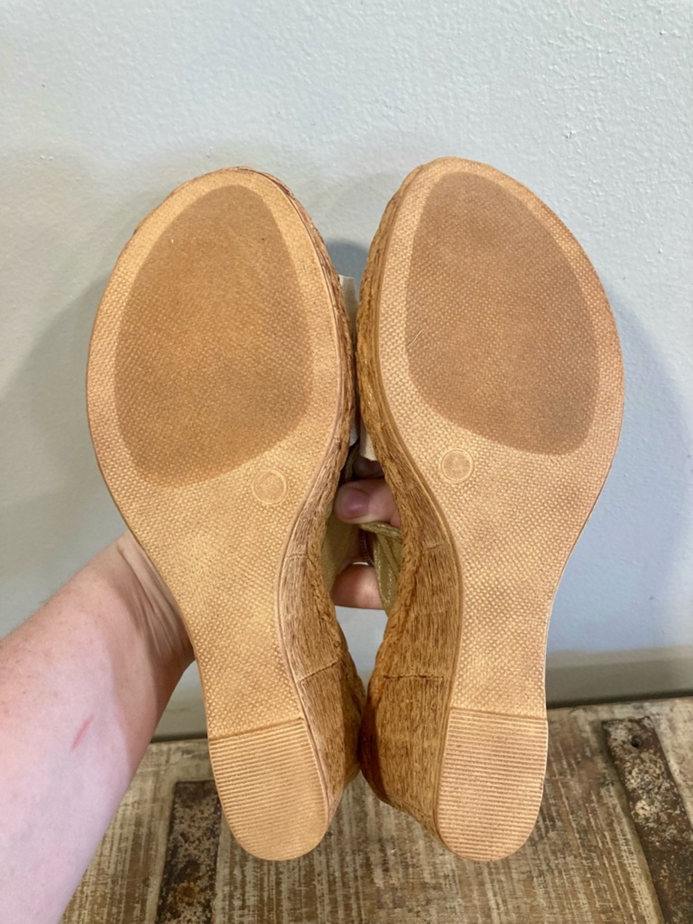 Sz 10 Wedge Sandals Italian  Shimmery Beige And Gold - Picture 4 of 13